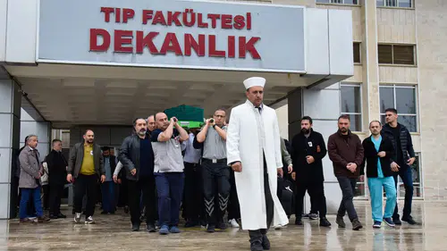 Genç beyin cerrahı Yunus Emre Durmuş son yolculuğuna uğurlandı