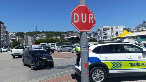 Manavgat kavşağında hız ihlali kazaya neden oldu