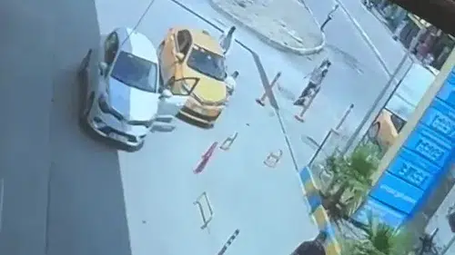 Adana'da trafikte dehşet anları Taksiciyi beş yerinden bıçakladı