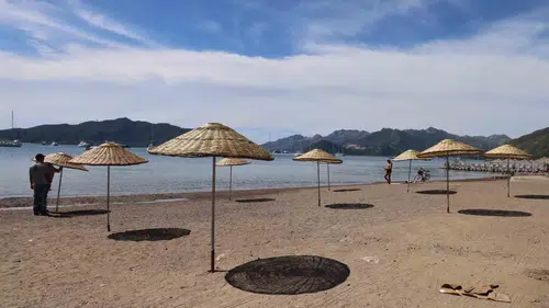 Marmaris sahillerinde ücretsiz yaz hazırlığı başladı