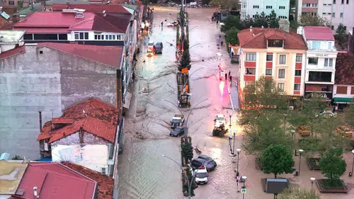Samsun ve Çankırı sel sularıyla mücadele ediyor