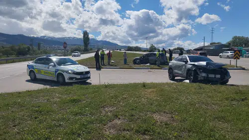 Sivas Suşehri’nde kavşak kazası 4 kişi yaralandı