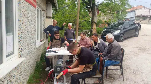 Meslek liselilerden bayram öncesi ücretsiz bıçak bileme hizmeti