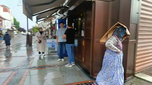 Edirne’de aniden bastıran sağanak şehri teslim aldı