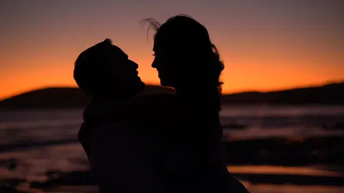 Müzik zevkiniz aşk karnenizi ele veriyor: Kalbinizin ritmi hangi kategoriye giriyor?
