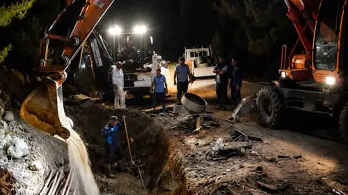 Bodrum Torba’da patlayan su borusu gece operasyonuyla onarıldı