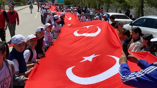 Bayburt sokakları 19 Mayıs coşkusuyla doldu