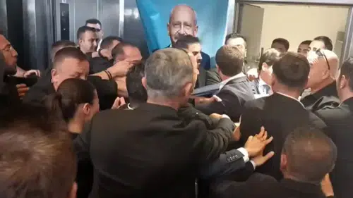 Kılıçdaroğlu 30 ay aradan sonra CHP binasına geri döndü