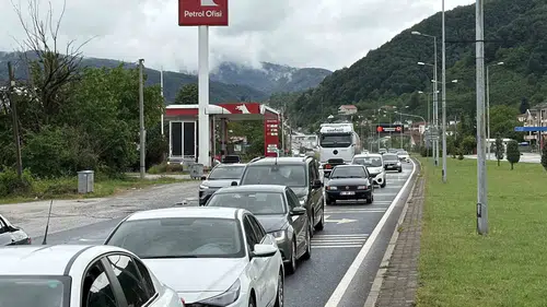 Tatilcilerin dönüş trafiği Düzce güzergahında yoğunlaştı