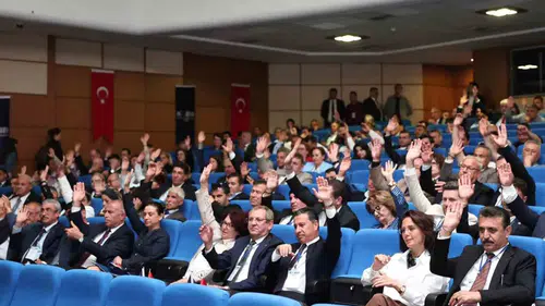 Ahmet Aras Kıyı Belediyeler Birliği koltuğunu korudu