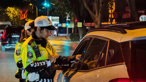 Kadıköy sokaklarında bayram mesaisi