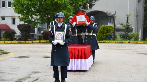 Vefat eden üsteğmenin öğrencilere burs bulmak için çabaladığı mesajlar ortaya çıktı
