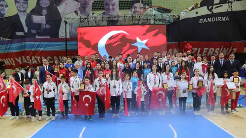 Muğla’nın şampiyon gençleri 19 Mayıs töreninde ödüllerini aldı