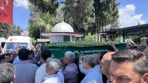 Mersin'deki seri cinayetlerde yaşamını yitiren 5 kişi toprağa verildi