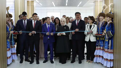 Emine Erdoğan Kazakistan'da sıfır atık laboratuvarı açtı