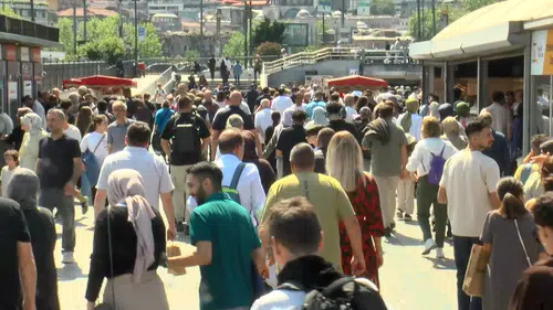 Bayram öncesi Eminönü’nde adım atacak yer kalmadı