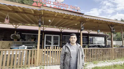 Kastamonu sahilinde şaşırtan görüntü Balıkçı ayıyı kahvaltı ederken yakaladı