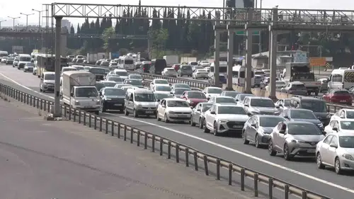 Bayram yolculuğu başladı İstanbul trafiği kilitlendi