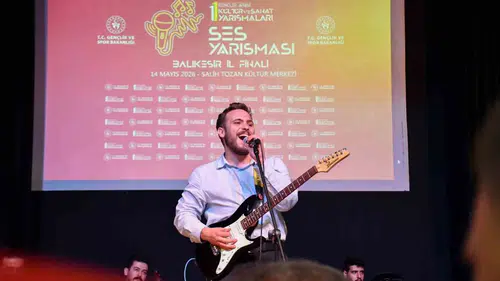 Balıkesirli gençler sahnede yeteneklerini konuşturdu