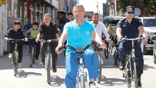 Köşk ilçesinde gençler 19 Mayıs için bisikletleriyle yola çıktı