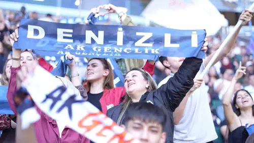 Denizlili gençler Kocaeli şöleninde gövde gösterisi yaptı