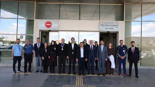 Kayseri Valisi hastanede yatan vatandaşların bayramına ortak oldu