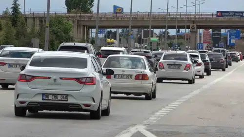 Kilit kavşak Kırıkkale bayram trafiğiyle yoğunlaştı