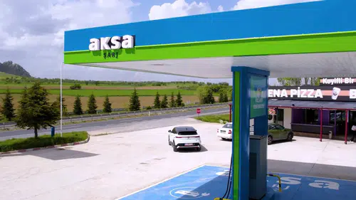 Benzin pompaları gitti yerine hızlı şarj üniteleri geldi