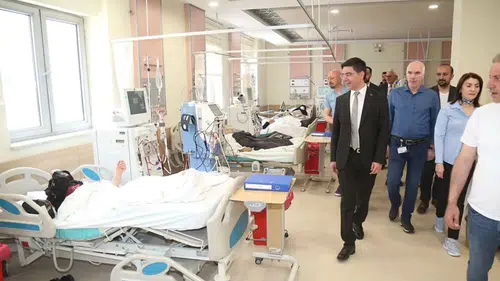 Erzurum Şehir Hastanesi yönetimi bayram mesaisinde personeli yalnız bırakmadı