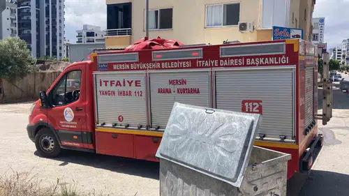 Erdemli'de dükkanın arka tarafında çıkan yangın paniğe yol açtı
