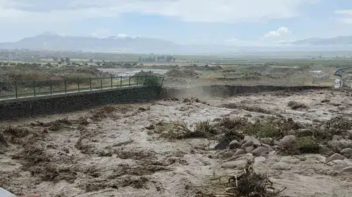 Hatay Hassa'da dereler taştı çiftçinin tarlası sular altında kaldı