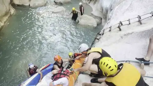 Göynük Kanyonu’nda yürüyüşe çıkan turistin ayağı kırıldı