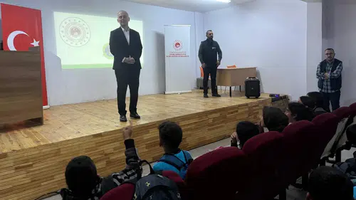 Demirözü’nde öğrencilere atık yönetimi eğitimi verildi