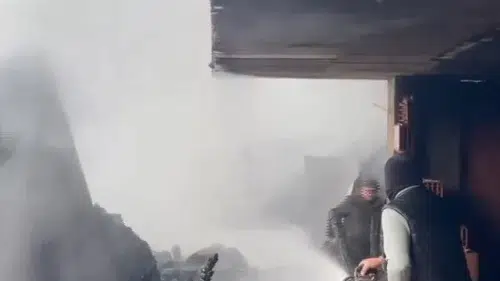 İkizdere’de gece vakti çıkan yangın iki evi kül etti
