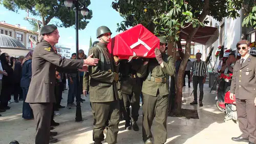 Burhaniye sevilen ismini askeri törenle uğurladı