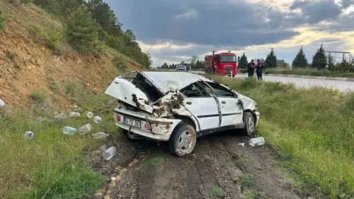 Uşak yolunda kontrolden çıkan otomobil takla attı