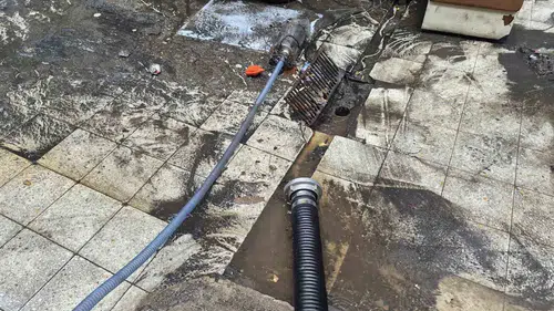 Yenimahalle’de sağanak esnafı vurdu