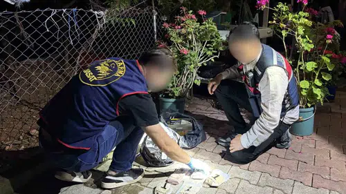 İskenderun’daki bir iş yerine düzenlenen baskında uyuşturucu ve silah yakalandı