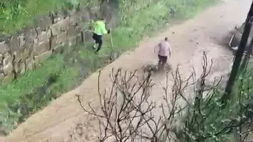 Samsun Kavak'ta şiddetli yağış yolları dereye çevirdi