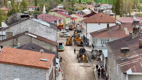 Sarız’ın ana caddesi yenileniyor