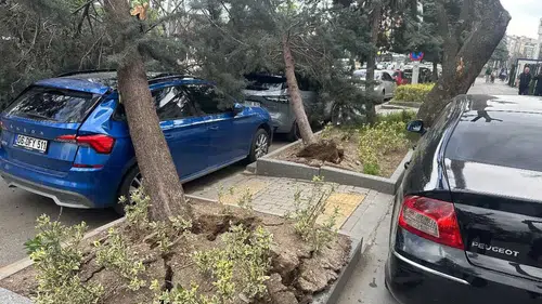 Ankara'da şiddetli rüzgar trafiği felç etti