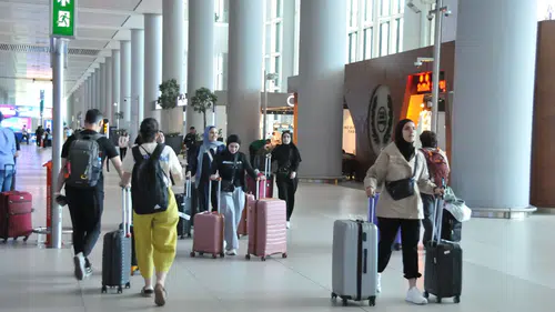 Bayram dönüşü İstanbul havalimanlarında büyük hareketlilik başladı