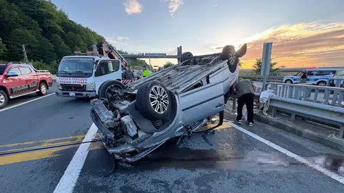 Rize’de feci kaza Otomobil bariyerleri aştı