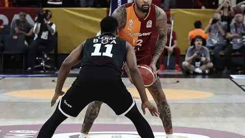 Beşiktaş ve Galatasaray yarı final bileti için sahaya iniyor