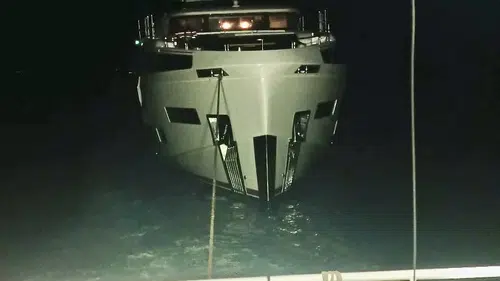 Çanakkale Boğazı'nda arıza yapan teknedeki dört kişiyi ekipler kurtardı