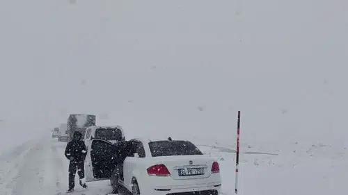 Palandöken geçidinde kış geri döndü