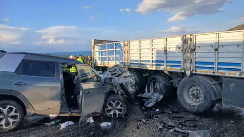 Bitlis Tatvan yolunda feci kaza 6 kişi yaralandı