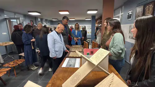 Genç tasarımcılar yıl boyu çalıştıkları projelerini sergiliyor