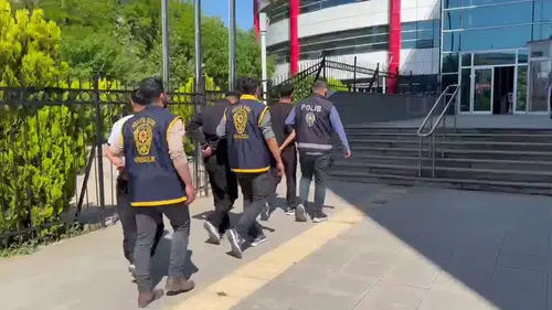Okuldan çaldıkları paralarla soluğu dövmecide aldılar