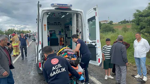 Manisa Kula yolunda beş araç birbirine girdi